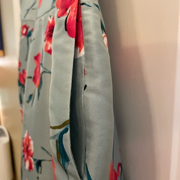 Beautiful floral skirt - Picture 3 of 3